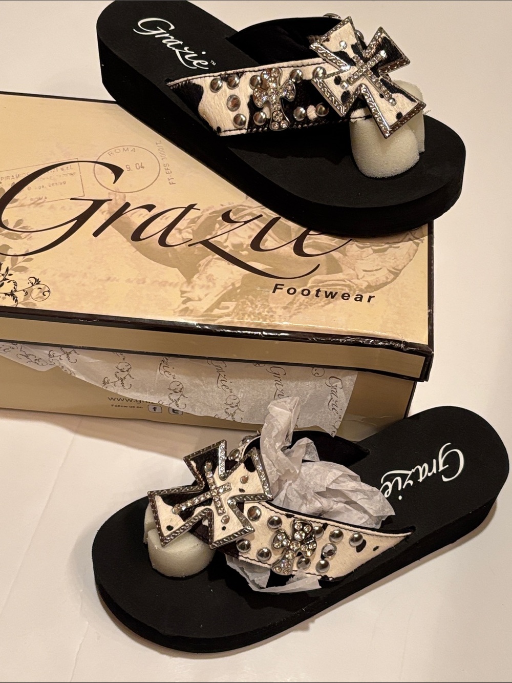NWT Grazie Black and White Jeweled Cross Thong Sandals cowgirl 6 bling western